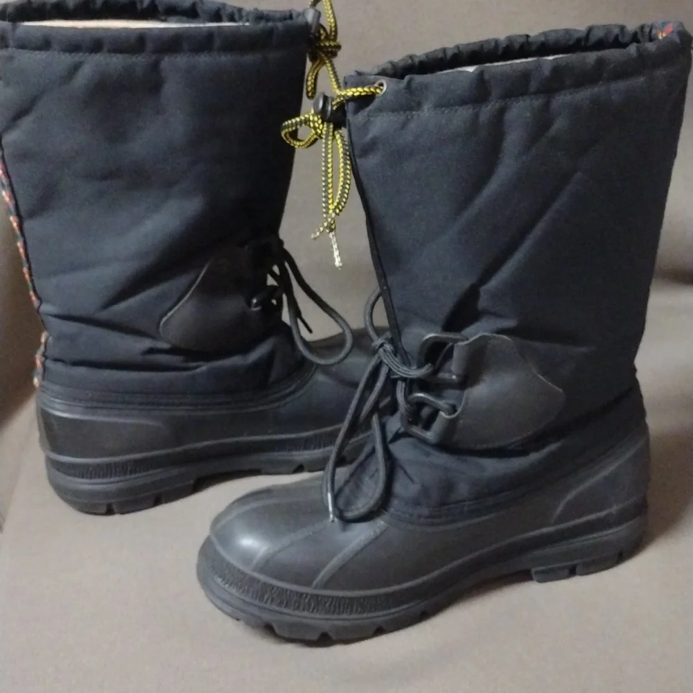 Kamik Skidoo winter boots 9